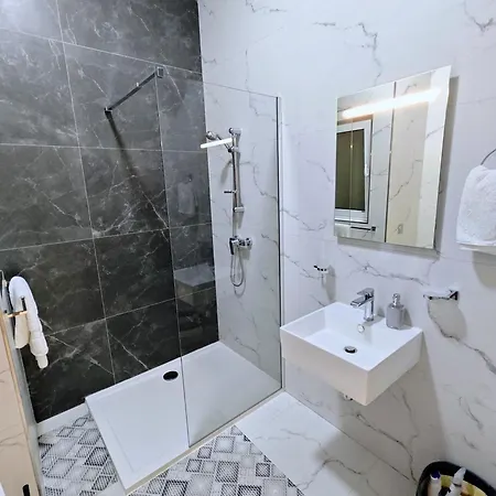 Contemporary St Julians Comfort Lejlighed